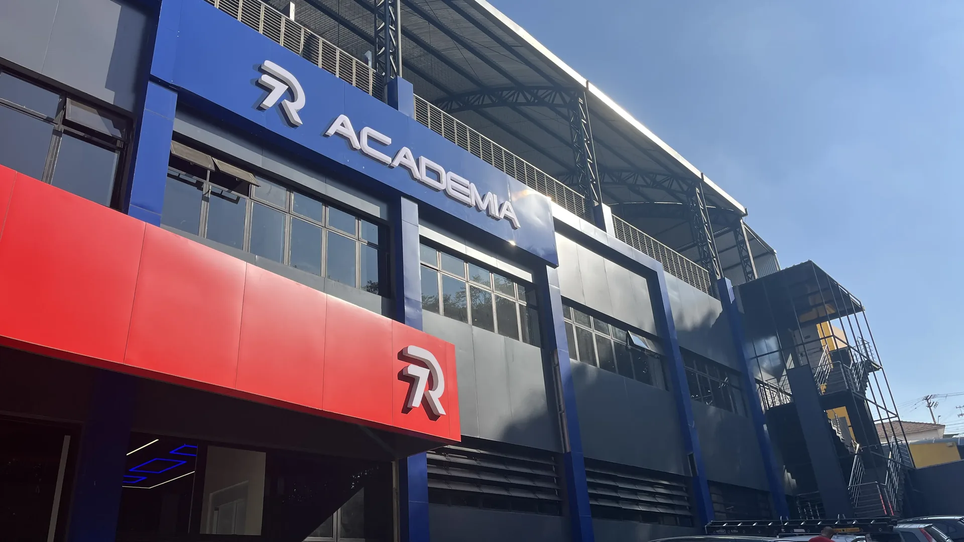 Fachada da R7 Academia